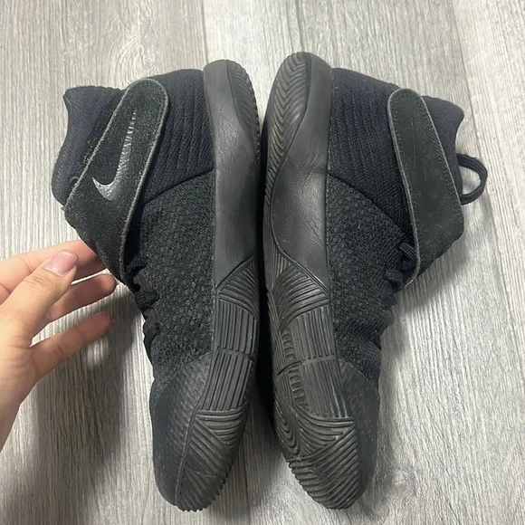 NIKE KYRIE 2 GS TRIPLE BLACK sneakers  / US 7Y