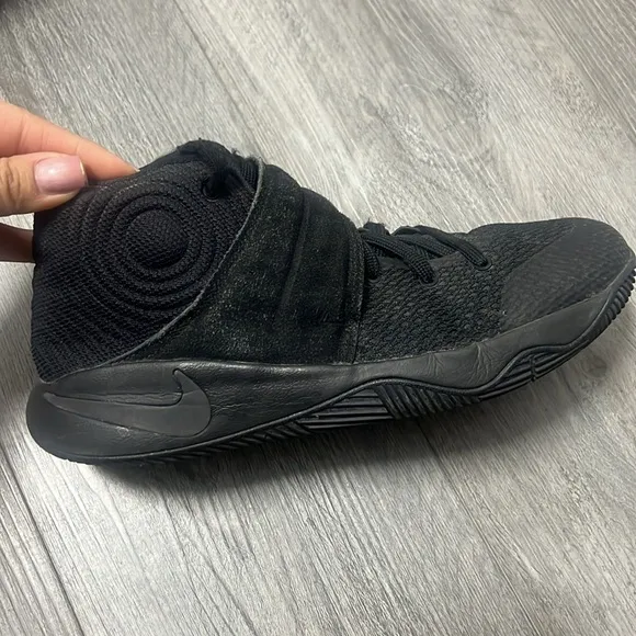 NIKE KYRIE 2 GS TRIPLE BLACK sneakers  / US 7Y