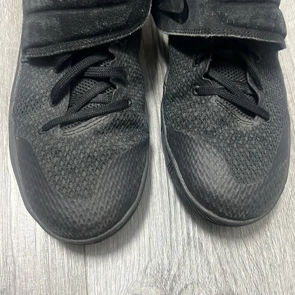 NIKE KYRIE 2 GS TRIPLE BLACK sneakers  / US 7Y