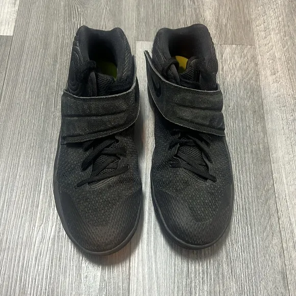 NIKE KYRIE 2 GS TRIPLE BLACK sneakers  / US 7Y