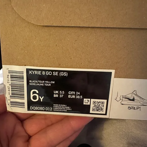 Nike Kyrie Irving boys size 6 youth. Brand new in box.