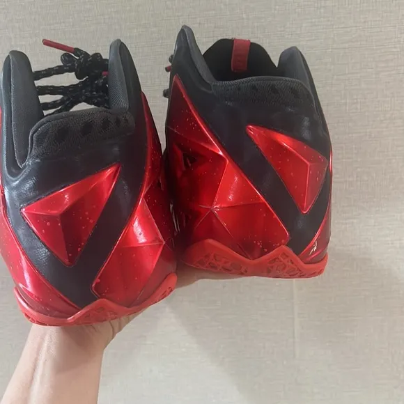 Nike LeBron 11 Away Size 10 Men’s Size 2013 black and red
