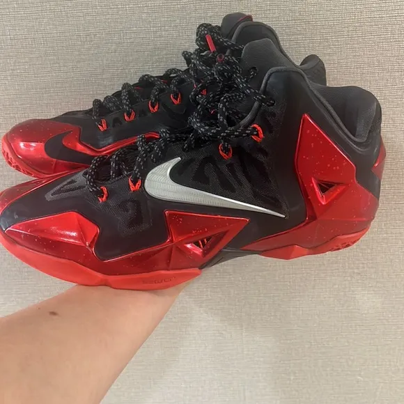 Nike LeBron 11 Away Size 10 Men’s Size 2013 black and red