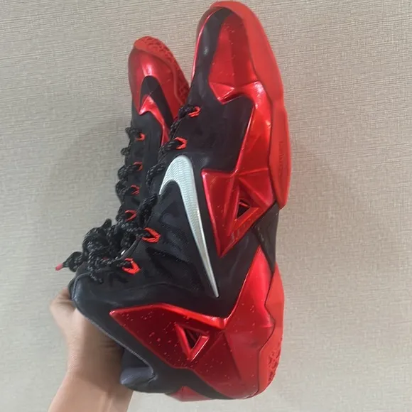 Nike LeBron 11 Away Size 10 Men’s Size 2013 black and red