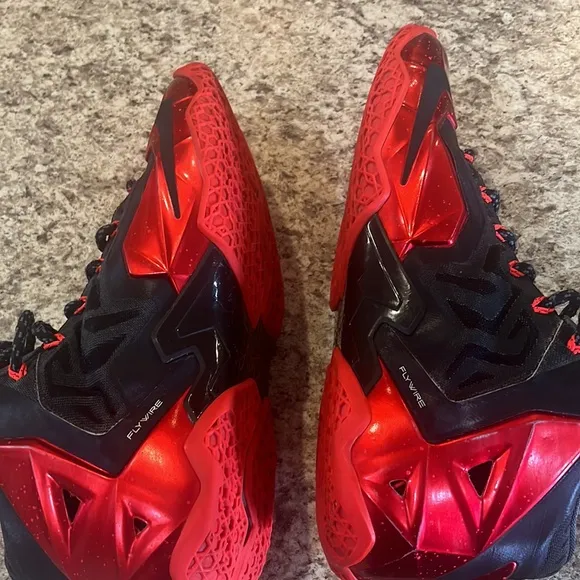 Nike LeBron 11 Away Size 10 Men’s Size 2013 black and red