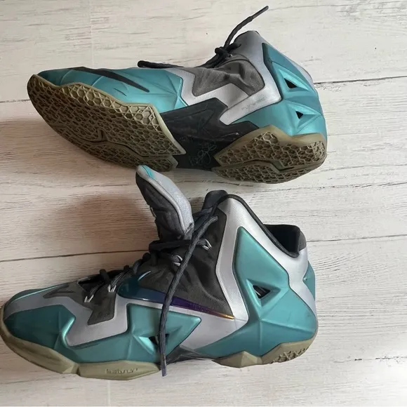 Nike LeBron 11 Gamma Blue Sneakers Men’s Size 9 – Style 816175-401