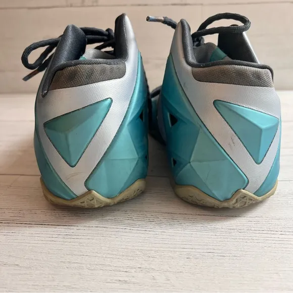 Nike LeBron 11 Gamma Blue Sneakers Men’s Size 9 – Style 816175-401