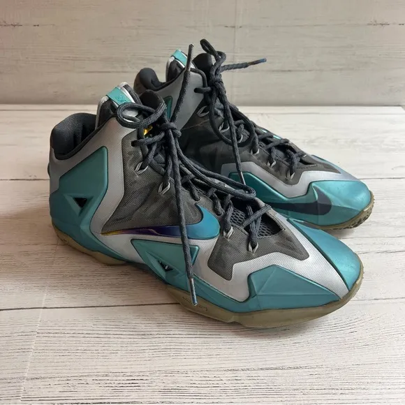 Nike LeBron 11 Gamma Blue Sneakers Men’s Size 9 – Style 816175-401