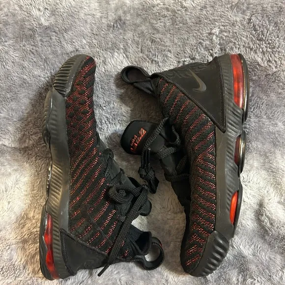 Nike LeBron 16 GS Fresh Bred Size 6.5y