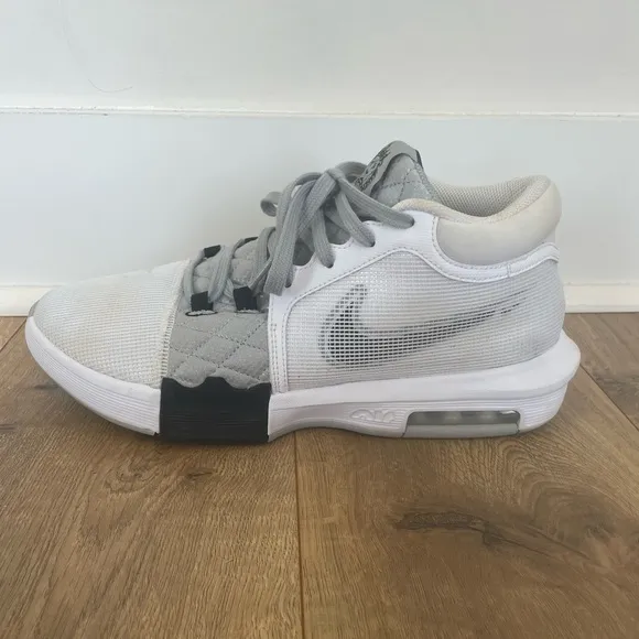 Nike LeBron Witness 8 Men's Size 10.5 White/Light Smoke Grey/Black FB2239 100