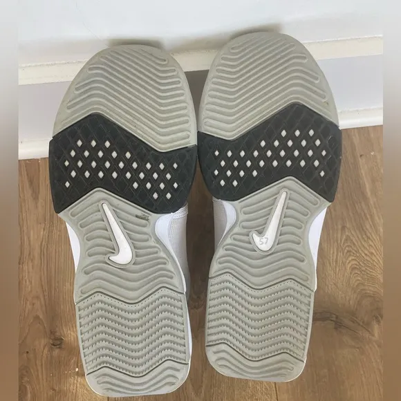 Nike LeBron Witness 8 Men's Size 10.5 White/Light Smoke Grey/Black FB2239 100