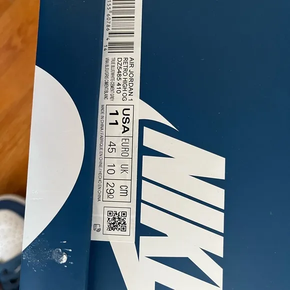 Nike. Men's Retro High OG. Blue/white/Gray Sneakers. Size 11. Pre owned.