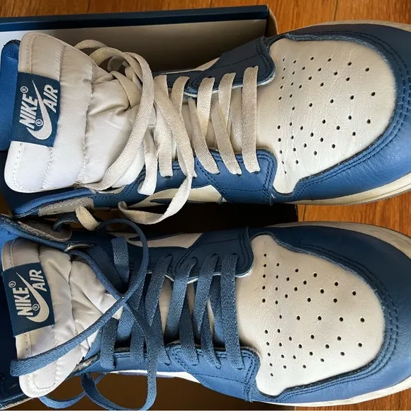 Nike. Men's Retro High OG. Blue/white/Gray Sneakers. Size 11. Pre owned.