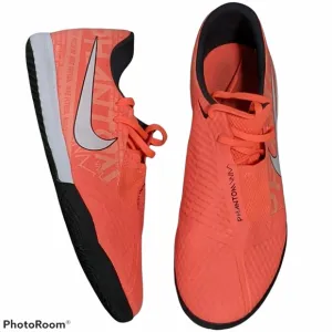 Nike Phantom soccer sneakers size 7US