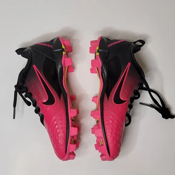 NIKE Pink and black Hyperdiamond FastFlex Softball/ soccer cleats shoes …