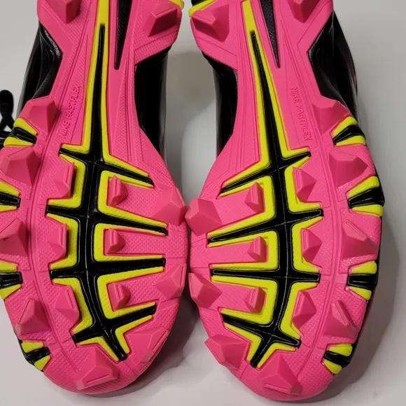 NIKE Pink and black Hyperdiamond FastFlex Softball/ soccer cleats shoes …