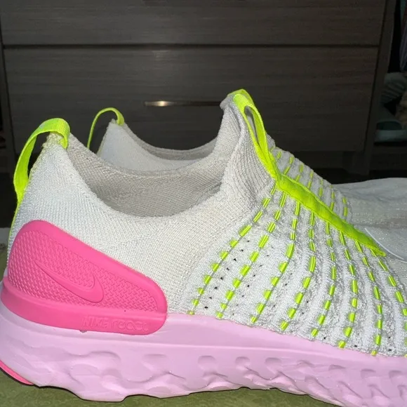 Nike React Phantom Run FlyKnit 2 - Slip On Sneakers (Pink/Neon Yellow/White)