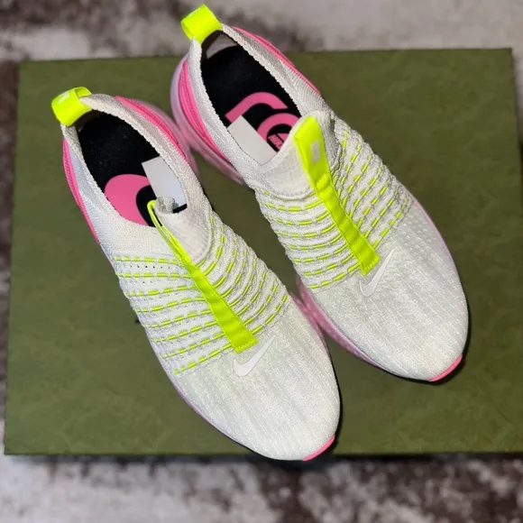 Nike React Phantom Run FlyKnit 2 - Slip On Sneakers (Pink/Neon Yellow/White)