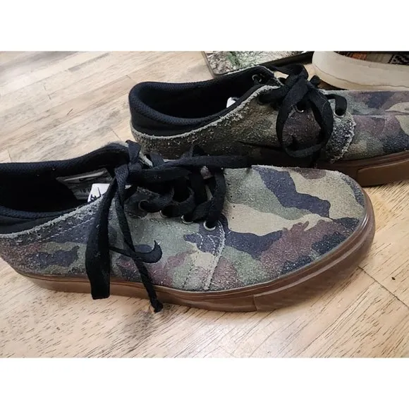 Nike SB Team Edition Camo Sneakers Shoes Men's Size 6 Women's 8 Camouflage