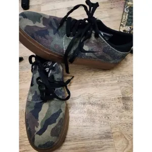 Nike SB Team Edition Camo Sneakers Shoes Men's Size 6 Women's 8 Camouflage