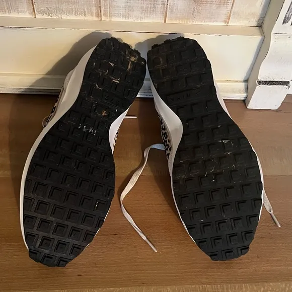 NIKE Size 9.5 Stylish Women's White and  Leopard Print Sneakers. LNC