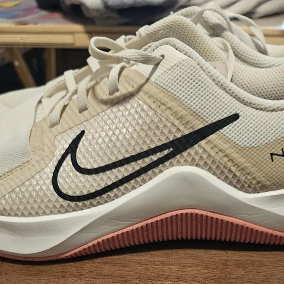 Nike White and Pink Sneakers MC Trainer 2 Womens Size 10