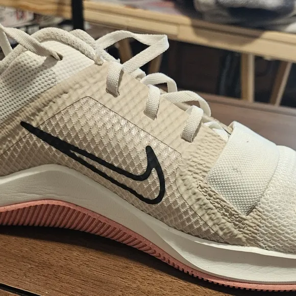Nike White and Pink Sneakers MC Trainer 2 Womens Size 10