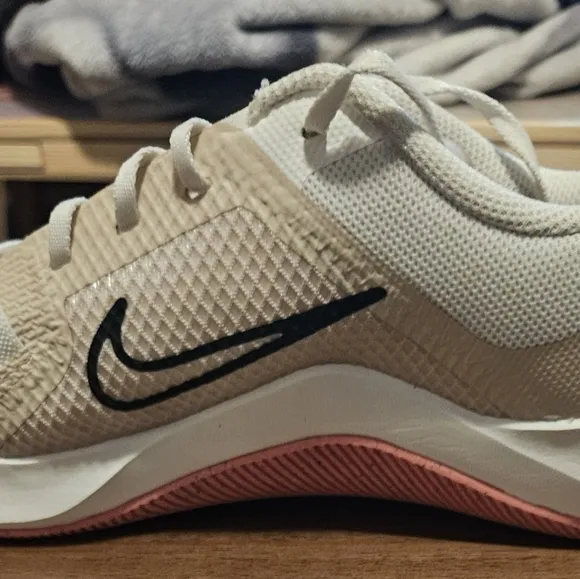 Nike White and Pink Sneakers MC Trainer 2 Womens Size 10