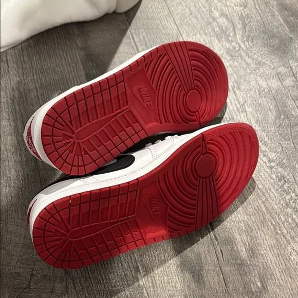 Nike White and Red Jordan 1 low sneakers