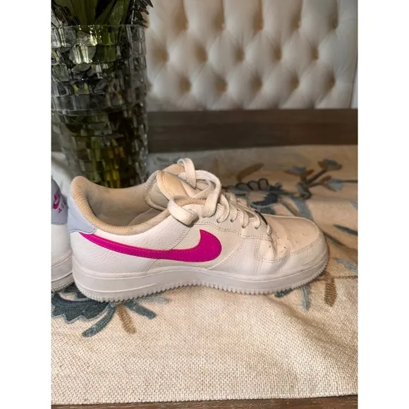 Nike Wmns Air Force 1 Low Fire Pink 7.5