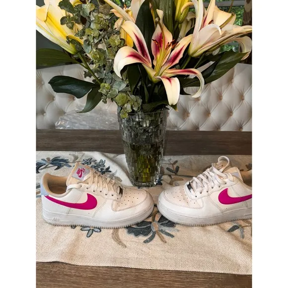 Nike Wmns Air Force 1 Low Fire Pink 7.5