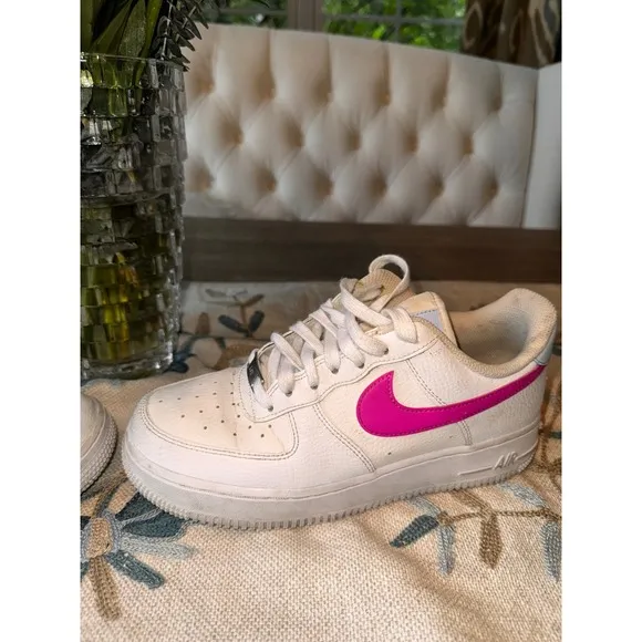 Nike Wmns Air Force 1 Low Fire Pink 7.5