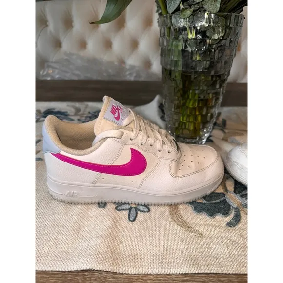 Nike Wmns Air Force 1 Low Fire Pink 7.5