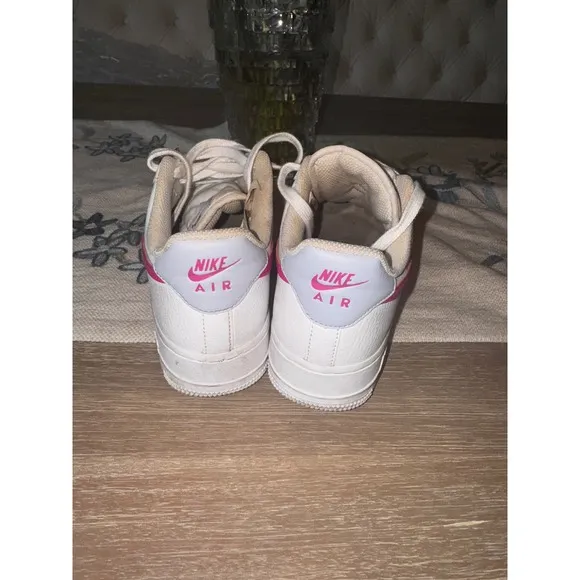 Nike Wmns Air Force 1 Low Fire Pink 7.5