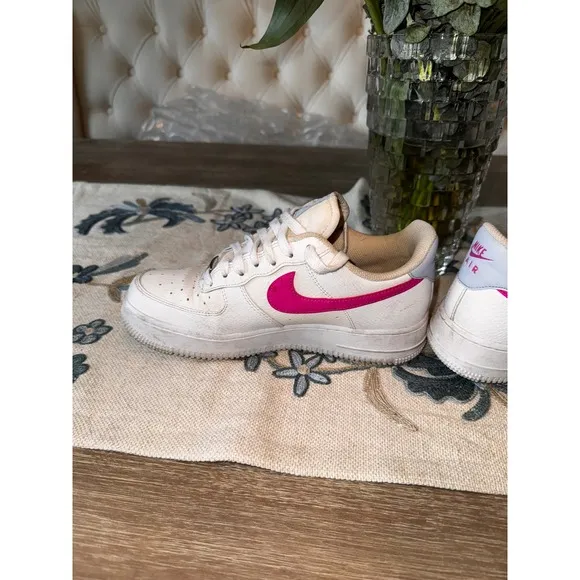 Nike Wmns Air Force 1 Low Fire Pink 7.5