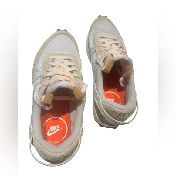 Nike Women's Waffle Debut Shoes Sneakers.
