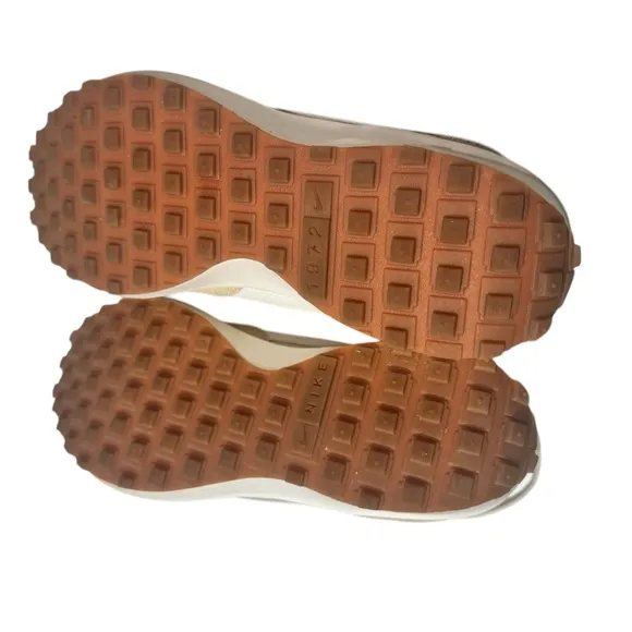 Nike Women's Waffle Debut Shoes Sneakers.