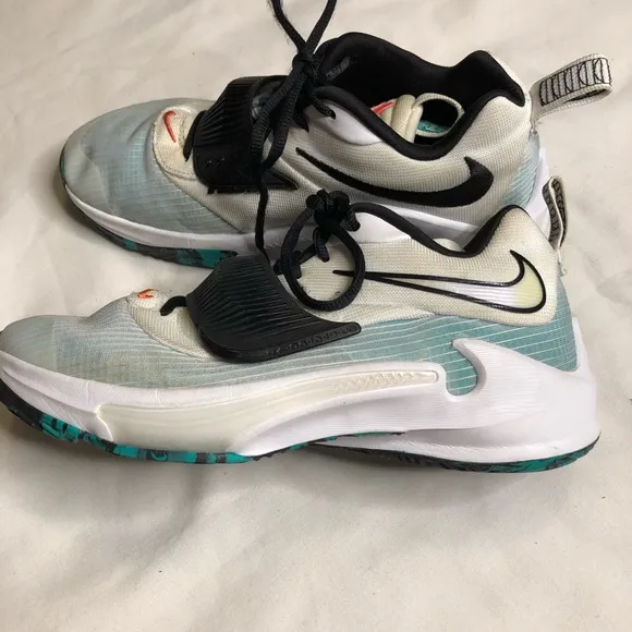 Nike Zoom freak 3 white green emerald Giannins basketball shoes