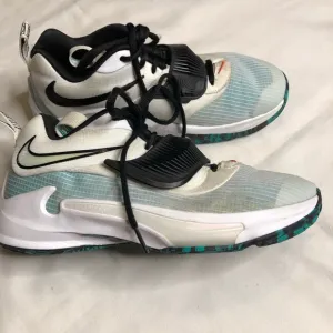 Nike Zoom freak 3 white green emerald Giannins basketball shoes