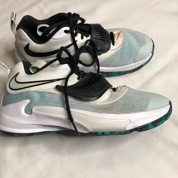 Nike Zoom freak 3 white green emerald Giannins basketball shoes