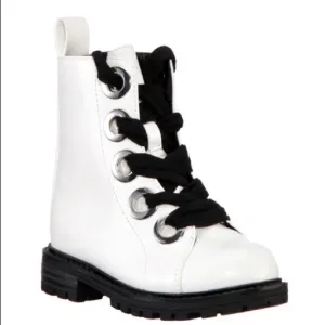 Nina White Boots, Girls