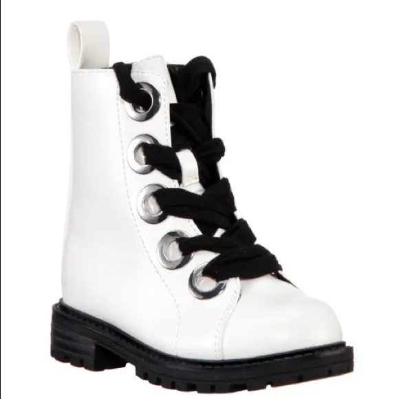 Nina White Boots, Girls