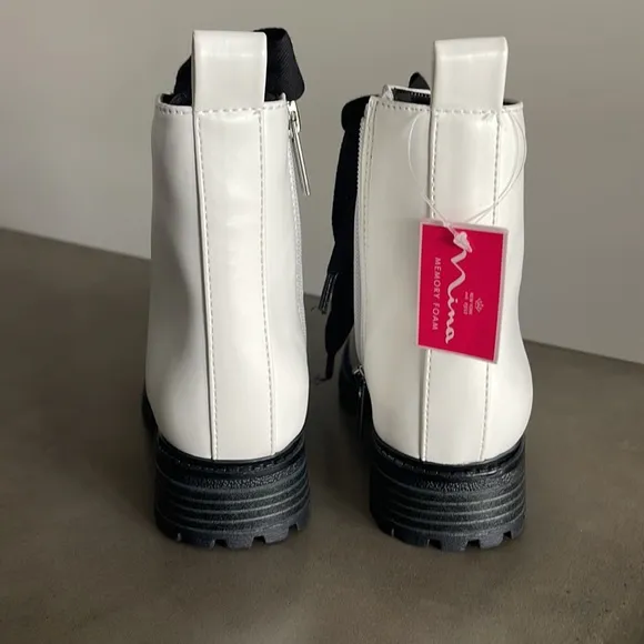 Nina White Boots, Girls