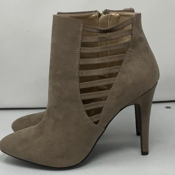 Nine West ladies spiked heel suede-like ankle boots, size 11M