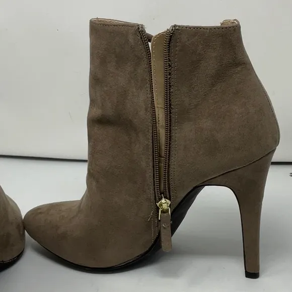 Nine West ladies spiked heel suede-like ankle boots, size 11M