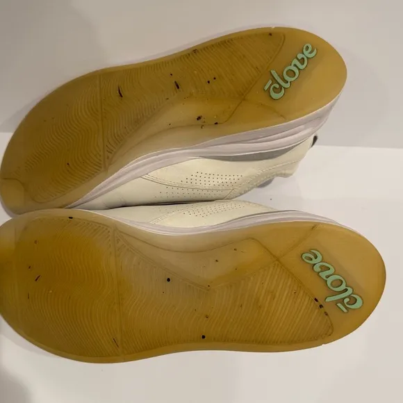 Nursing shoes Women's Classic white Clove size 8