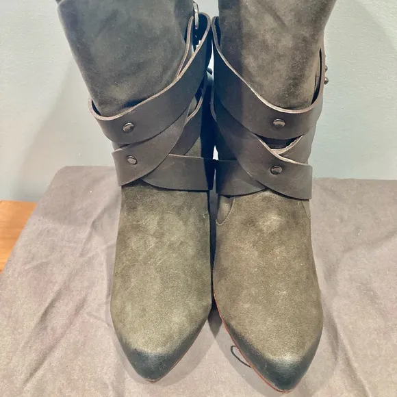 NWB Mea Shadow Cassandra Taupe Suede Harness Boots