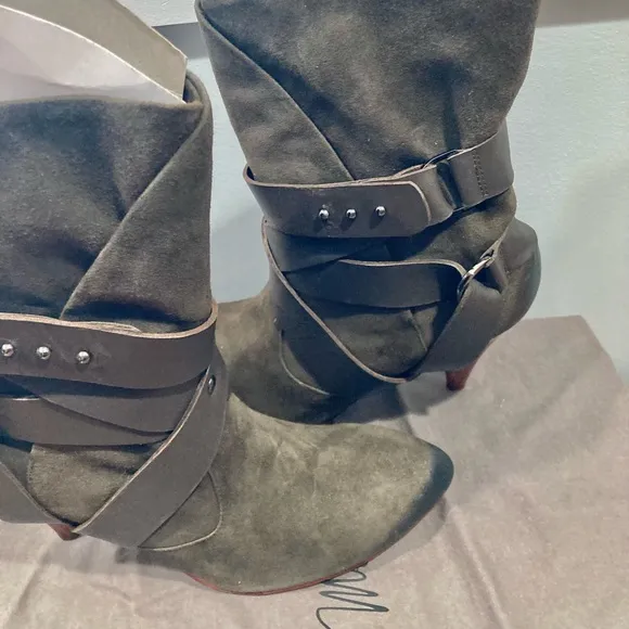NWB Mea Shadow Cassandra Taupe Suede Harness Boots