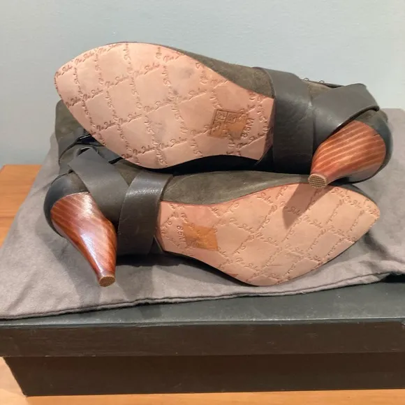 NWB Mea Shadow Cassandra Taupe Suede Harness Boots