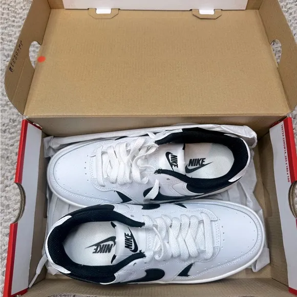 NWB Nike GAMMA Force White/Black Sneakers size 6